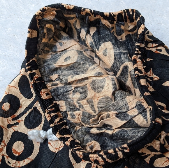 Spotted leaf print elastic waist casual shorts - Picture 6 of 6